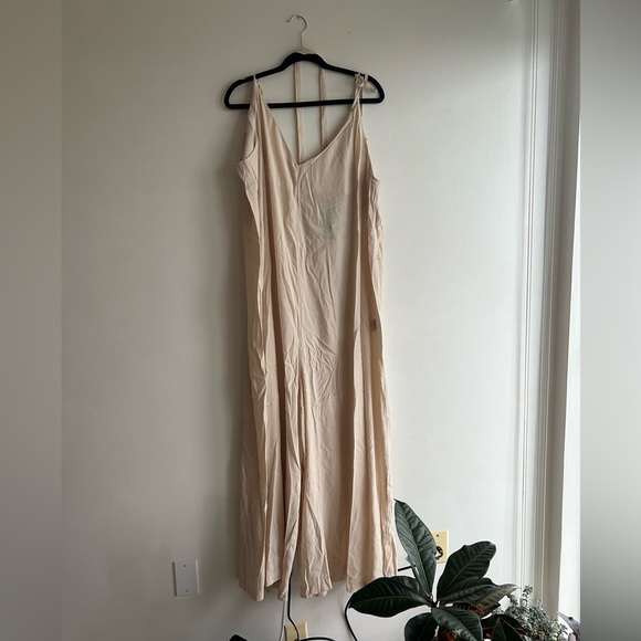 H&M Beige Tencel Blend romper - Picture 2 of 5